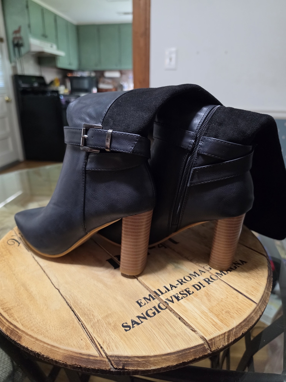 Sleek Black Pointed Knee-High Heeled Boots - Picture 10 of 14